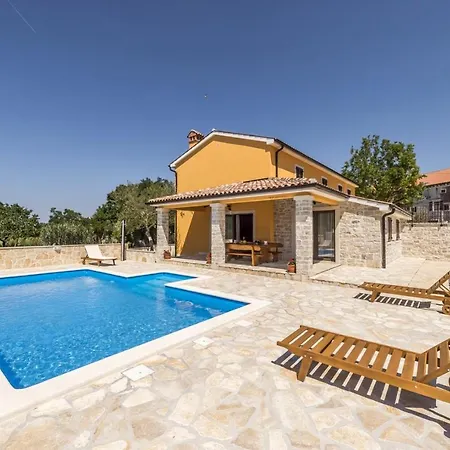 Spacious Four-bedroom Marija * Klostar