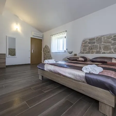 Spacious Four-bedroom Marija Klostar