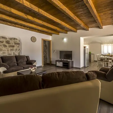 Spacious Four-bedroom Marija Klostar
