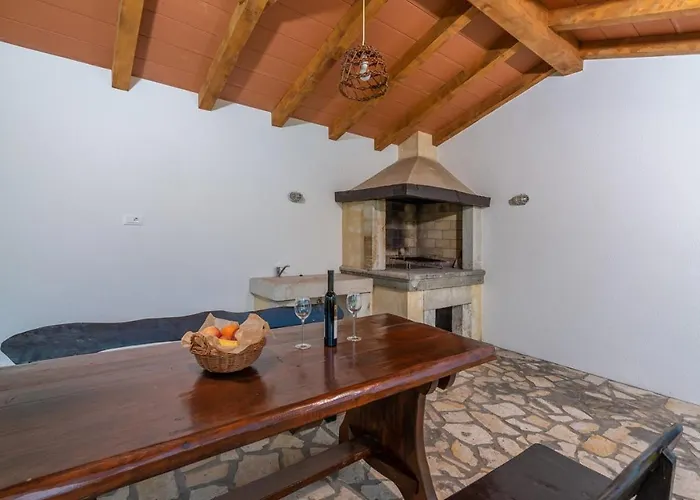 Spacious Four-bedroom Marija Vila *