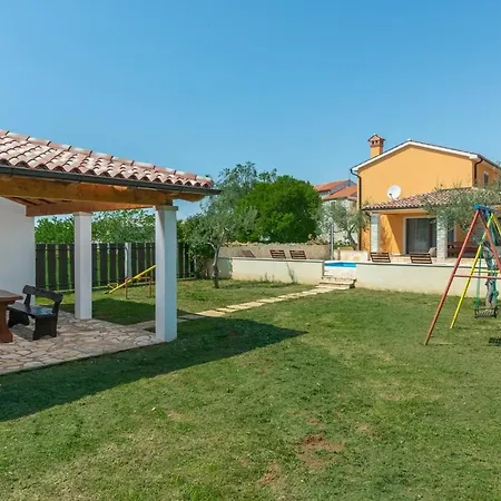 فيلة Spacious Four-bedroom Marija