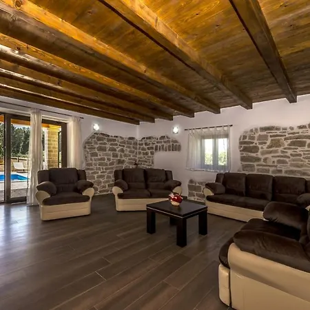 Villa Spacious Four-bedroom Marija Klostar