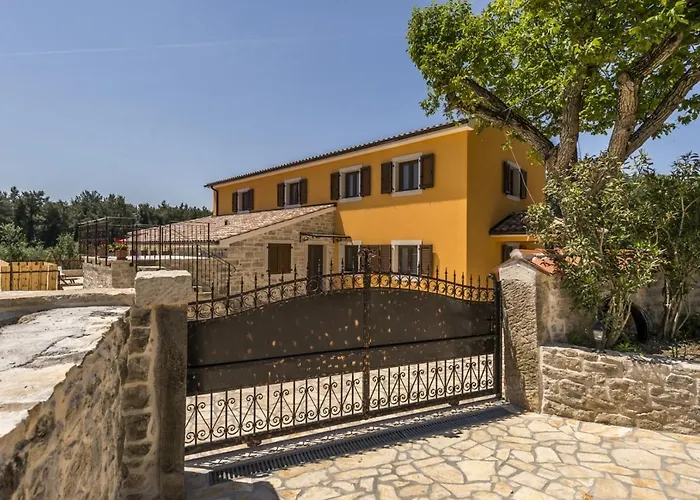 Spacious Four-bedroom Marija Klostar